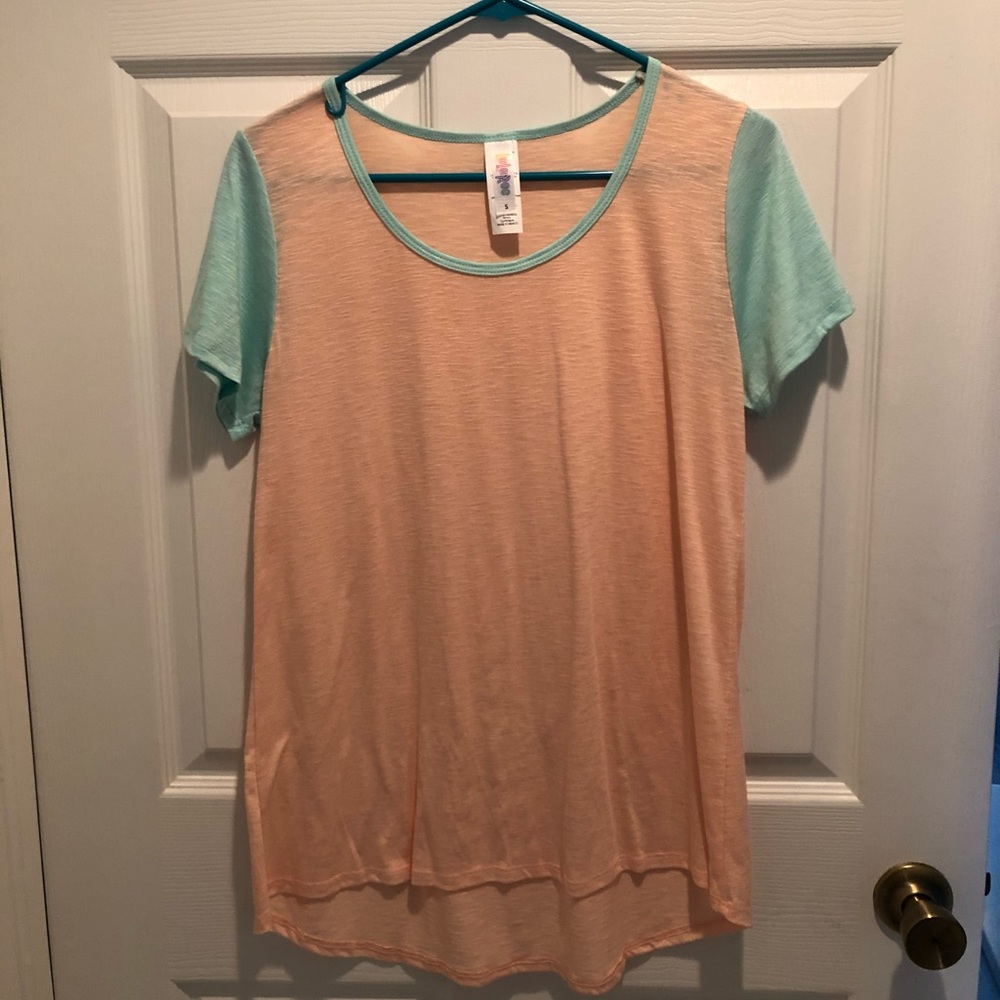 LuLaRoe Small Classic Tee